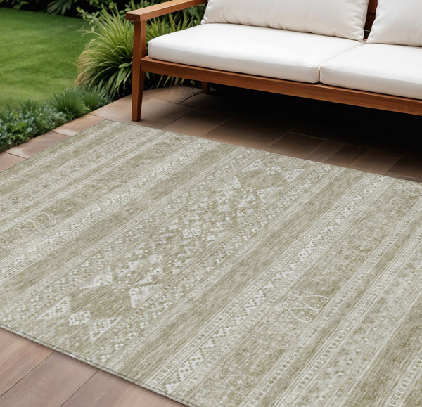 Homeroots 3' Chocolate And Gray Southwestern Indoor Outdoor Rug - Durable, Washable, Stylish For Any Space 8' X 10' Polyester 582827