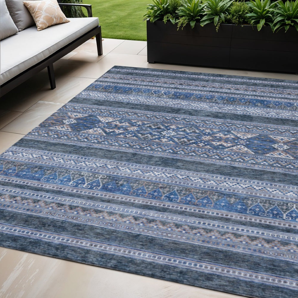 HomeRoots 5' Southwestern Washable Indoor/Outdoor Area Rug in Navy & Denim Blue for Versatile Decor 5' X 8' 582831