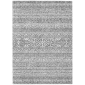 HomeRoots 5' Stylish Southwestern Washable Area Rug – Versatile Indoor/Outdoor Design in Silver Gray & Ivory 5' X 8' 582855