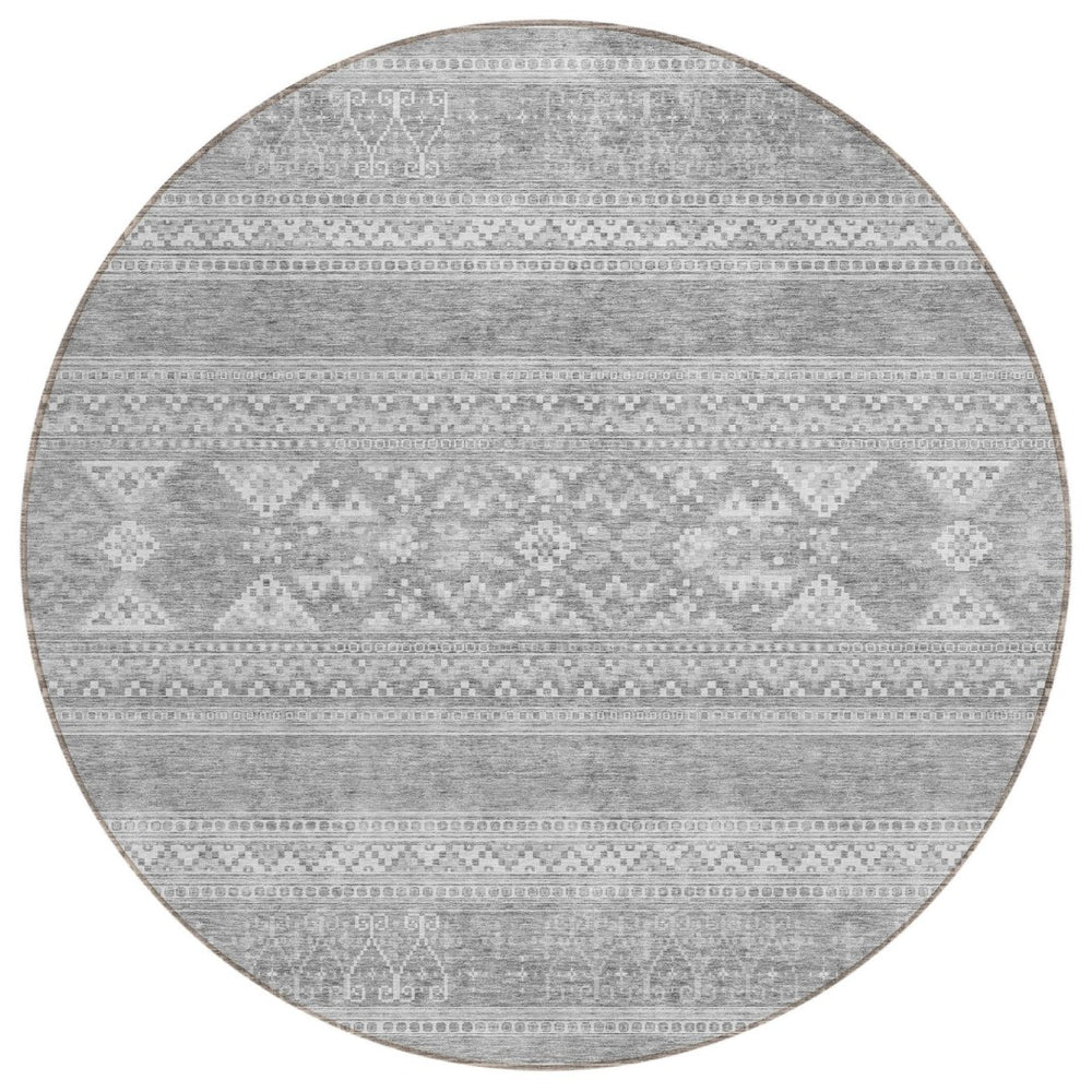 HomeRoots 5' Stylish Southwestern Washable Area Rug – Versatile Indoor/Outdoor Design in Silver Gray & Ivory 8' Round 582856
