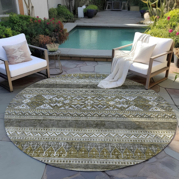 Homeroots 3' Chocolate And Gray Southwestern Indoor Outdoor Rug - Durable, Washable, Stylish For Any Space 8' Round Polyester 582868
