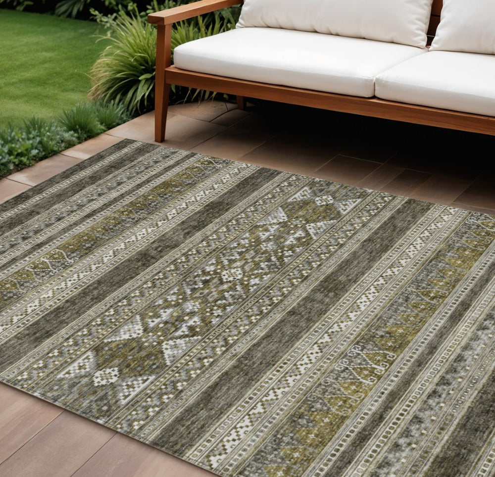 HomeRoots 9' Durable Southwestern Indoor Outdoor Area Rug in Taupe Beige and Ivory – Easy Care & Stylish Design 9' X 12' 582870