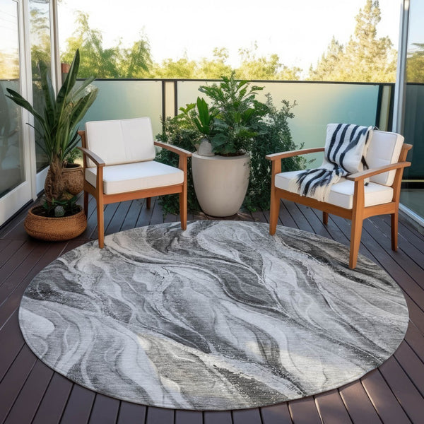 Homeroots 3' Green And Ivory Abstract Washable Area Rug - Stylish Indoor Outdoor Design For Any Space 8' Round Polyester 582994