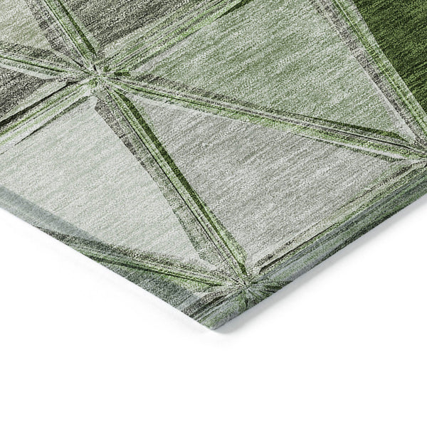 Homeroots 3' Geometric Washable Indoor Outdoor Area Rug In Green And Fern Green - Stylish & Durable Decor 3' X 5' Polyester 583010