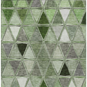 Homeroots 3' Geometric Washable Indoor Outdoor Area Rug In Green And Fern Green - Stylish & Durable Decor 5' X 8' Polyester 583011