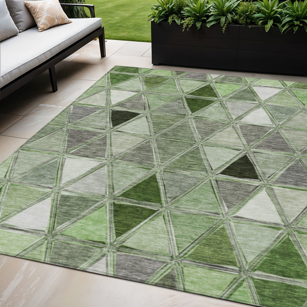Homeroots 3' Geometric Washable Indoor Outdoor Area Rug In Green And Fern Green - Stylish & Durable Decor 5' X 8' Polyester 583011