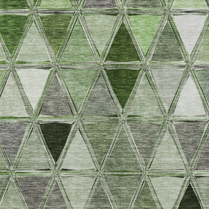 Homeroots 3' Geometric Washable Indoor Outdoor Area Rug In Green And Fern Green - Stylish & Durable Decor 5' X 8' Polyester 583011