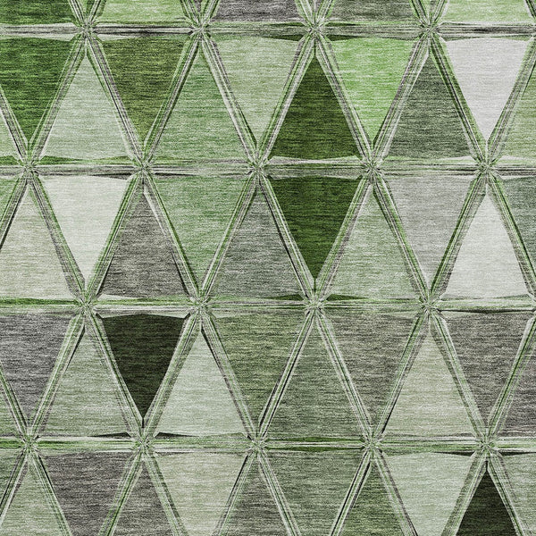 Homeroots 3' Geometric Washable Indoor Outdoor Area Rug In Green And Fern Green - Stylish & Durable Decor 5' X 8' Polyester 583011