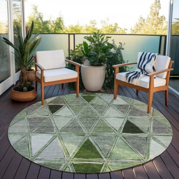 Homeroots 3' Geometric Washable Indoor Outdoor Area Rug In Green And Fern Green - Stylish & Durable Decor 8' Round Polyester 583012