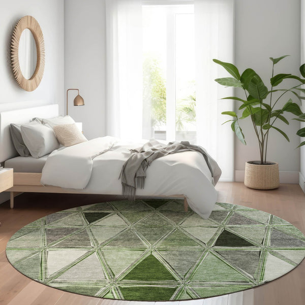 Homeroots 3' Geometric Washable Indoor Outdoor Area Rug In Green And Fern Green - Stylish & Durable Decor 8' Round Polyester 583012