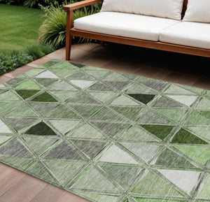 Homeroots 3' Geometric Washable Indoor Outdoor Area Rug In Green And Fern Green - Stylish & Durable Decor 8' X 10' Polyester 583013
