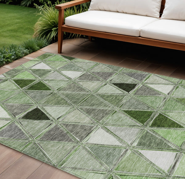 Homeroots 3' Geometric Washable Indoor Outdoor Area Rug In Green And Fern Green - Stylish & Durable Decor 9' X 12' Polyester 583014