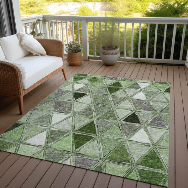 Homeroots 3' Geometric Washable Indoor Outdoor Area Rug In Green And Fern Green - Stylish & Durable Decor 10' X 14' Polyester 583015