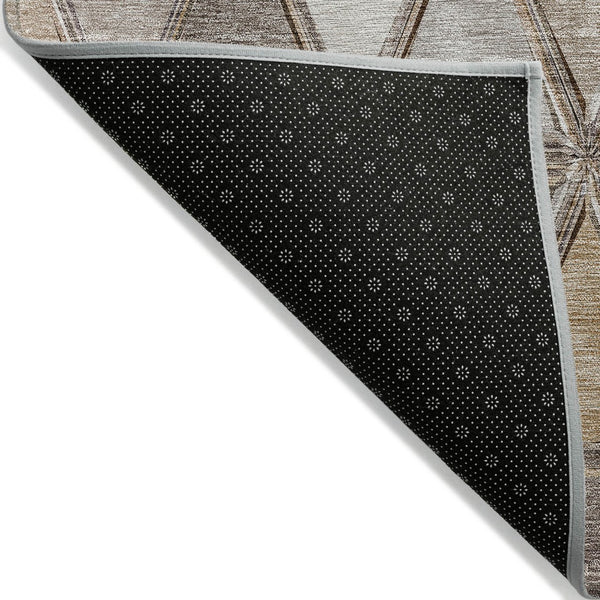 Homeroots 3' Geometric Washable Indoor Outdoor Area Rug In Green And Fern Green - Stylish & Durable Decor 3' X 5' Polyester 583016