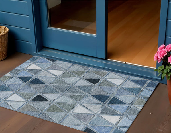 Homeroots 3' Geometric Washable Indoor Outdoor Area Rug In Green And Fern Green - Stylish & Durable Decor 3' X 5' Polyester 583022