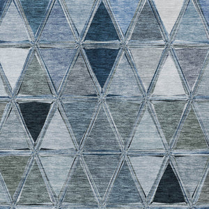 Homeroots 3' Geometric Washable Indoor Outdoor Area Rug In Green And Fern Green - Stylish & Durable Decor 3' X 5' Polyester 583022