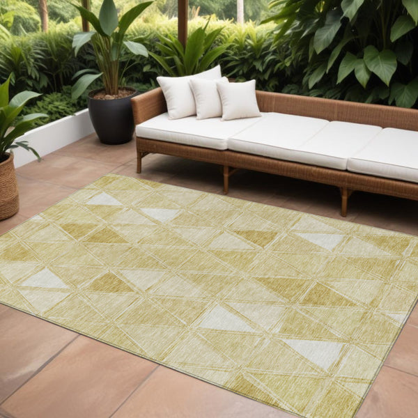 Homeroots 3' Geometric Washable Indoor Outdoor Area Rug In Green And Fern Green - Stylish & Durable Decor 10' X 14' Polyester 583033
