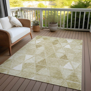 Homeroots 3' Geometric Washable Indoor Outdoor Area Rug In Green And Fern Green - Stylish & Durable Decor 5' X 8' Polyester 583035