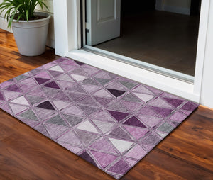 Homeroots 3' Geometric Washable Indoor Outdoor Area Rug In Green And Fern Green - Stylish & Durable Decor 3' X 5' Polyester 583040