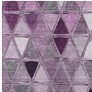 Homeroots 3' Geometric Washable Indoor Outdoor Area Rug In Green And Fern Green - Stylish & Durable Decor 5' X 8' Polyester 583041