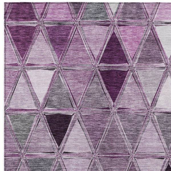 Homeroots 3' Geometric Washable Indoor Outdoor Area Rug In Green And Fern Green - Stylish & Durable Decor 8' X 10' Polyester 583043