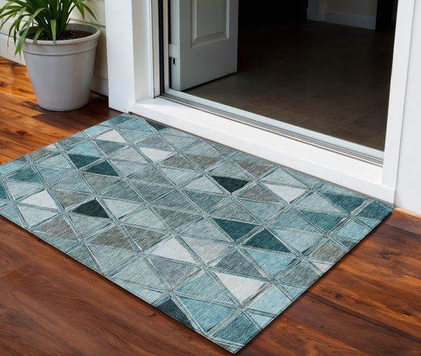 Homeroots 3' Geometric Washable Indoor Outdoor Area Rug In Green And Fern Green - Stylish & Durable Decor 3' X 5' Polyester 583052