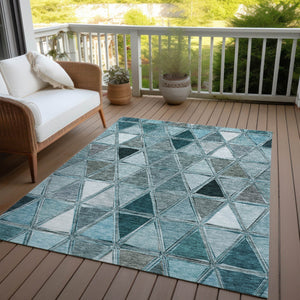 Homeroots 3' Geometric Washable Indoor Outdoor Area Rug In Green And Fern Green - Stylish & Durable Decor 3' X 5' Polyester 583052