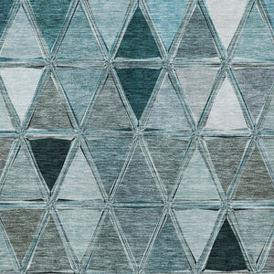 Homeroots 3' Geometric Washable Indoor Outdoor Area Rug In Green And Fern Green - Stylish & Durable Decor 3' X 5' Polyester 583052