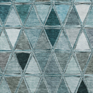 Homeroots 3' Geometric Washable Indoor Outdoor Area Rug In Green And Fern Green - Stylish & Durable Decor 5' X 8' Polyester 583053