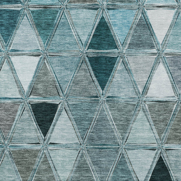 Homeroots 3' Geometric Washable Indoor Outdoor Area Rug In Green And Fern Green - Stylish & Durable Decor 5' X 8' Polyester 583053