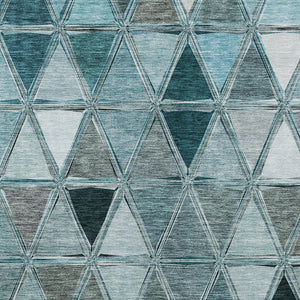 Homeroots 3' Geometric Washable Indoor Outdoor Area Rug In Green And Fern Green - Stylish & Durable Decor 8' X 10' Polyester 583055