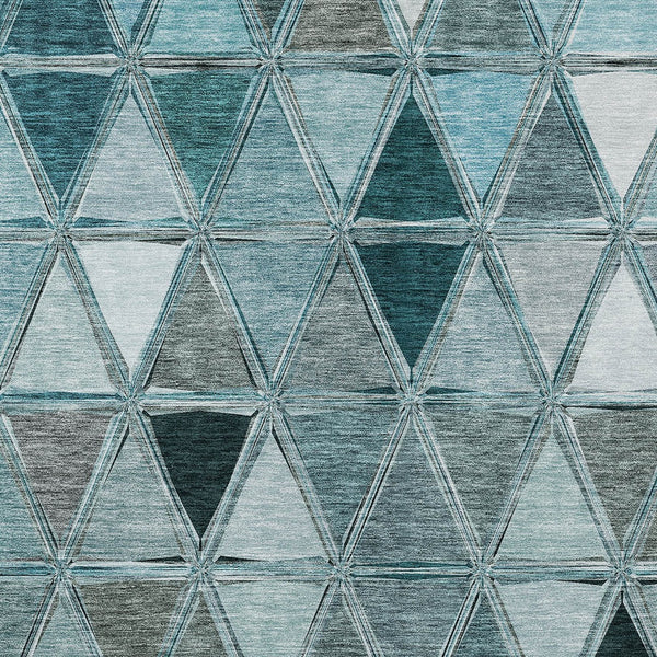 Homeroots 3' Geometric Washable Indoor Outdoor Area Rug In Green And Fern Green - Stylish & Durable Decor 8' X 10' Polyester 583055