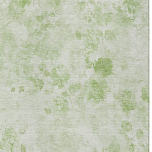 Homeroots 3' Green Floral Washable Area Rug For Indoor And Outdoor Spaces – Durable, Stylish, And Easy Care 5' X 8' Polyester 583089