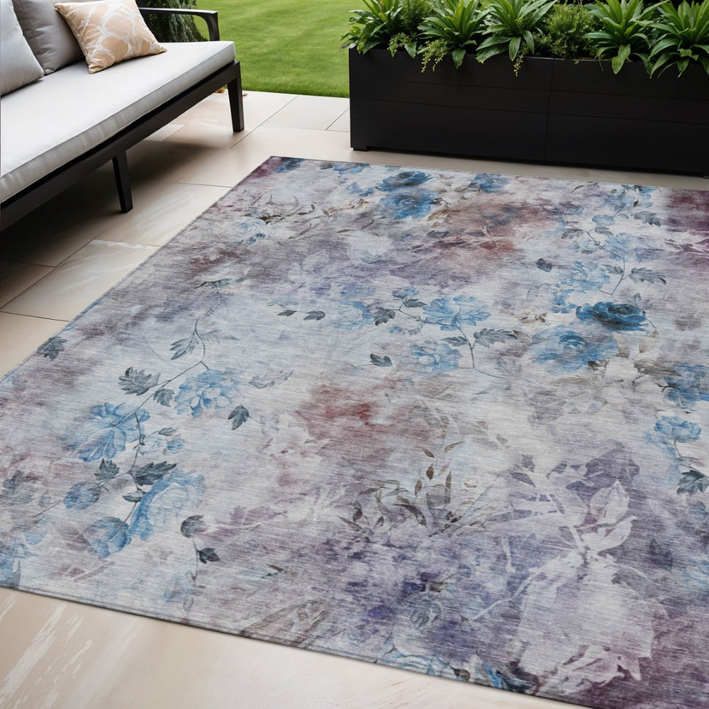 HomeRoots 5' Timeless Floral Navy & Sky Blue Washable Area Rug for Indoor & Outdoor Spaces – Durable & Stylish 5' X 8' 583101