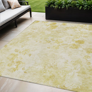 Homeroots 3' Green Floral Washable Area Rug For Indoor And Outdoor Spaces – Durable, Stylish, And Easy Care 5' X 8' Polyester 583107