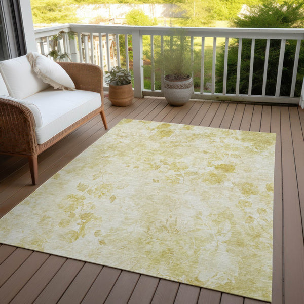 Homeroots 3' Green Floral Washable Area Rug For Indoor And Outdoor Spaces – Durable, Stylish, And Easy Care 8' X 10' Polyester 583109