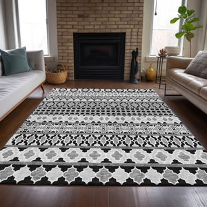 Homeroots 3' Artichoke Green Quatrefoil Washable Area Rug – Elegant Indoor Outdoor Design For Any Space 5' X 8' Polyester 583199