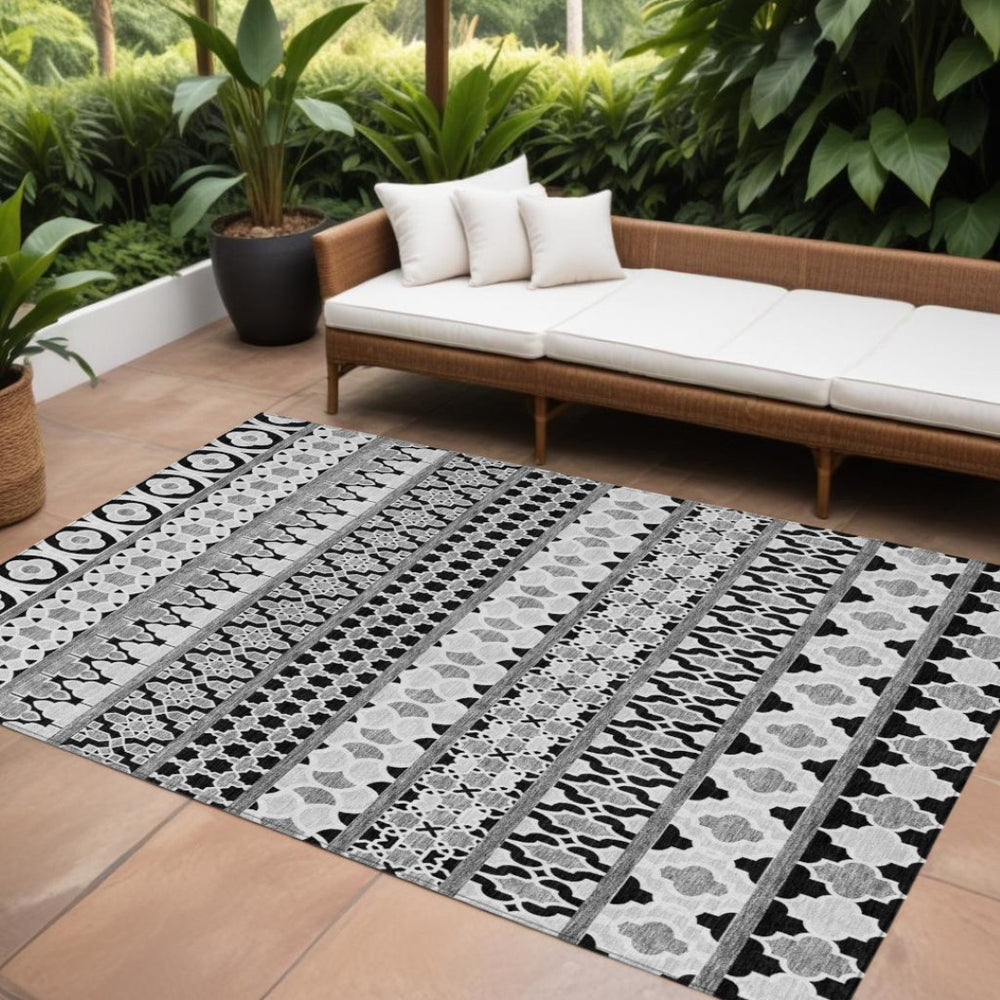 HomeRoots 5' Modern Quatrefoil Washable Area Rug in Black Gray Ivory – Durable Indoor Outdoor Style 10' X 14' 583203