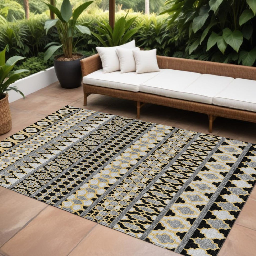 HomeRoots 9' Charcoal Gray and Gold Quatrefoil Area Rug - Stylish, Washable, Versatile for Indoor/Outdoor Use 9' X 12' 583214