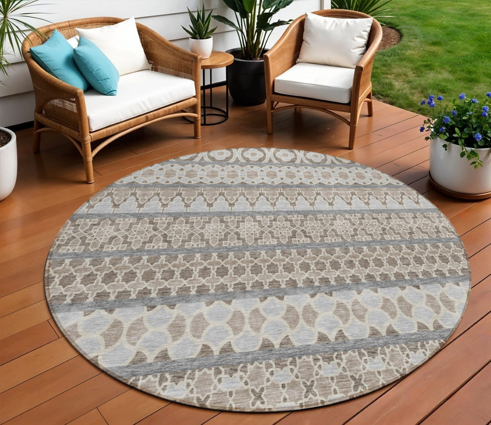 HomeRoots 5' Quatrefoil Area Rug - Washable Indoor Outdoor Design in Taupe, Beige, Gray for Stylish Spaces 8' Round 583260