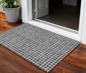 Homeroots 3' Artichoke Green And Ivory Geometric Washable Area Rug For Indoor And Outdoor Spaces, Durable Design 3' X 5' Polyester 583288