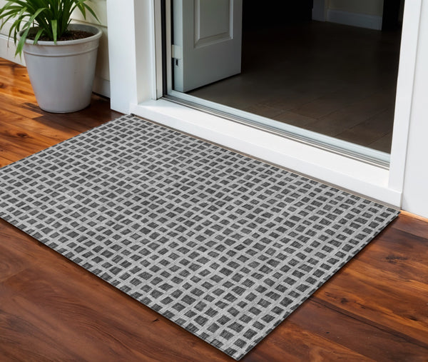 Homeroots 3' Artichoke Green And Ivory Geometric Washable Area Rug For Indoor And Outdoor Spaces, Durable Design 3' X 5' Polyester 583288