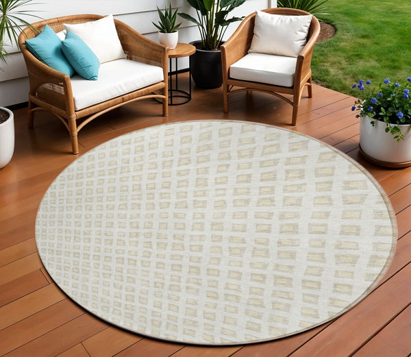 Homeroots 3' Artichoke Green And Ivory Geometric Washable Area Rug For Indoor And Outdoor Spaces, Durable Design 8' Round Polyester 583302