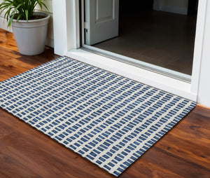 Homeroots 3' Artichoke Green And Ivory Geometric Washable Area Rug For Indoor And Outdoor Spaces, Durable Design 5' X 8' Polyester 583307