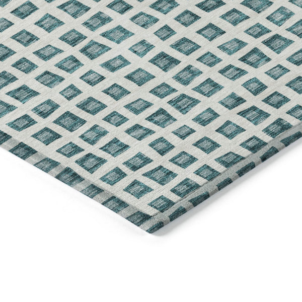 Homeroots 3' Artichoke Green And Ivory Geometric Washable Area Rug For Indoor And Outdoor Spaces, Durable Design 8' X 10' Polyester 583321