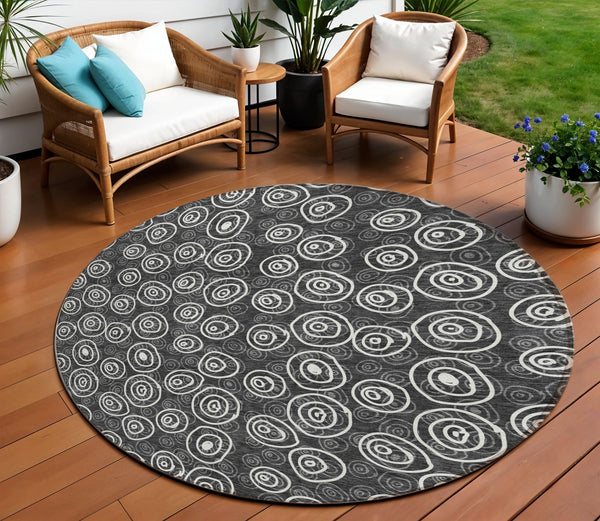 Homeroots 3' Stylish Black Gray And Ivory Geometric Washable Indoor Outdoor Area Rug For Any Space 8' Round Polyester 583326