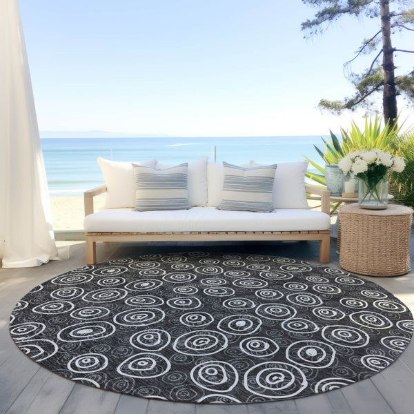 Homeroots 3' Stylish Black Gray And Ivory Geometric Washable Indoor Outdoor Area Rug For Any Space 8' Round Polyester 583326