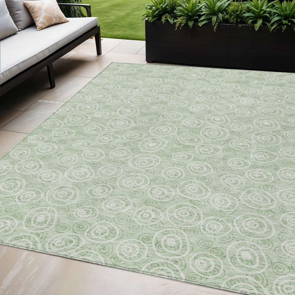 HomeRoots 5' Geometric Area Rug in Mint Green and Ivory - Durable, Washable, Perfect for Indoor and Outdoor Use! 5' X 8' 583373
