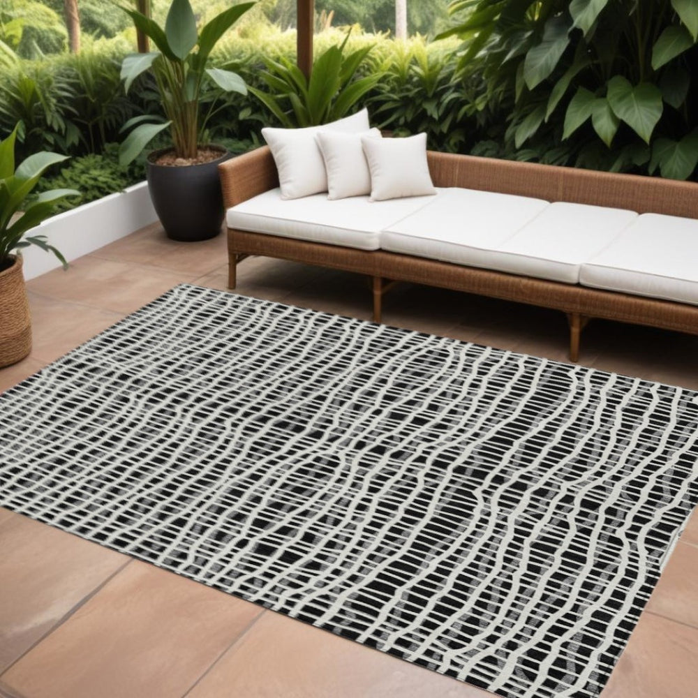 HomeRoots 9' Striped Indoor Outdoor Area Rug - Durable & Washable Design for Contemporary Living Spaces 9' X 12' 583406