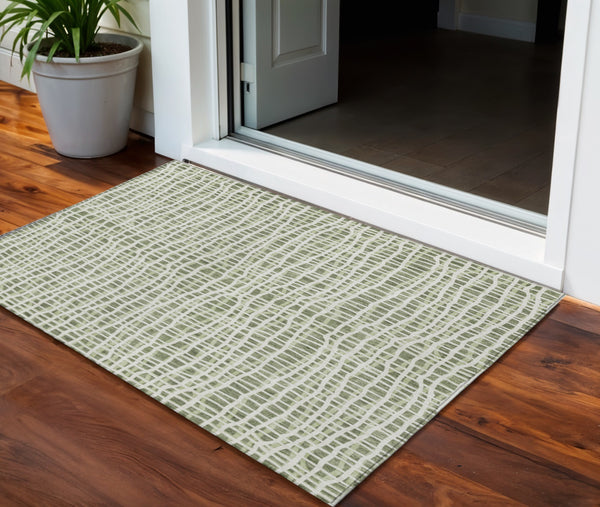 Homeroots 3' Stylish Black Gray And Ivory Striped Washable Rug For Indoor And Outdoor Spaces, Durable Design 3' X 5' Polyester 583420